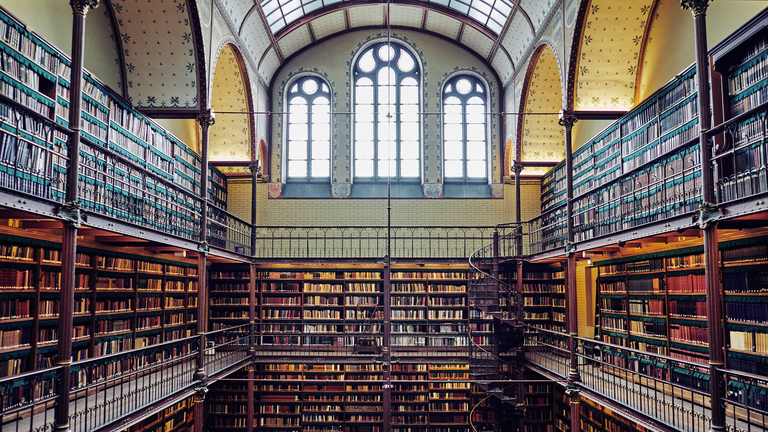 Bibliothek_COLOURBOX43035221_1920x1080.png